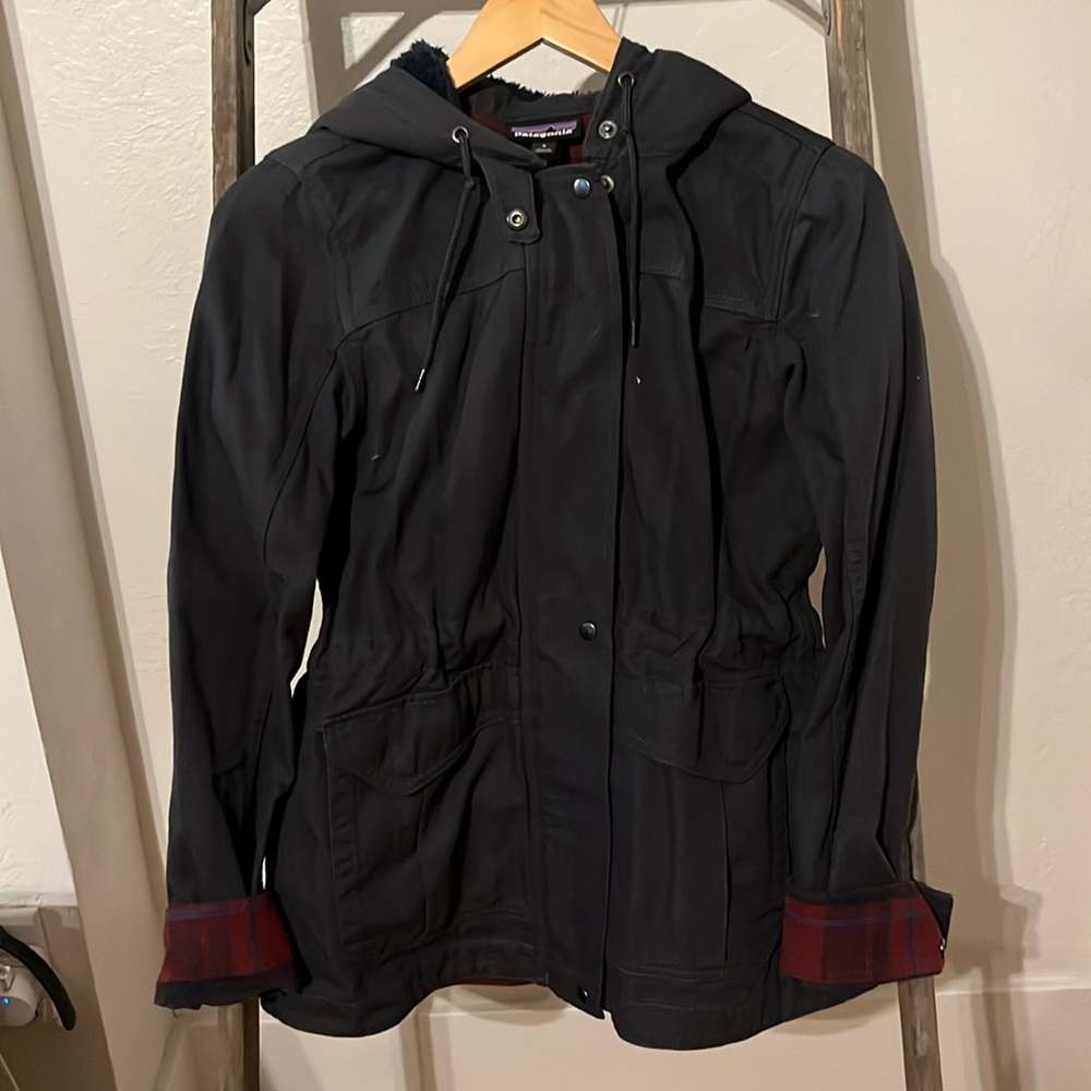 Patagonia Black Hooded Women's Jacket with Red Plaid Cuff Detail